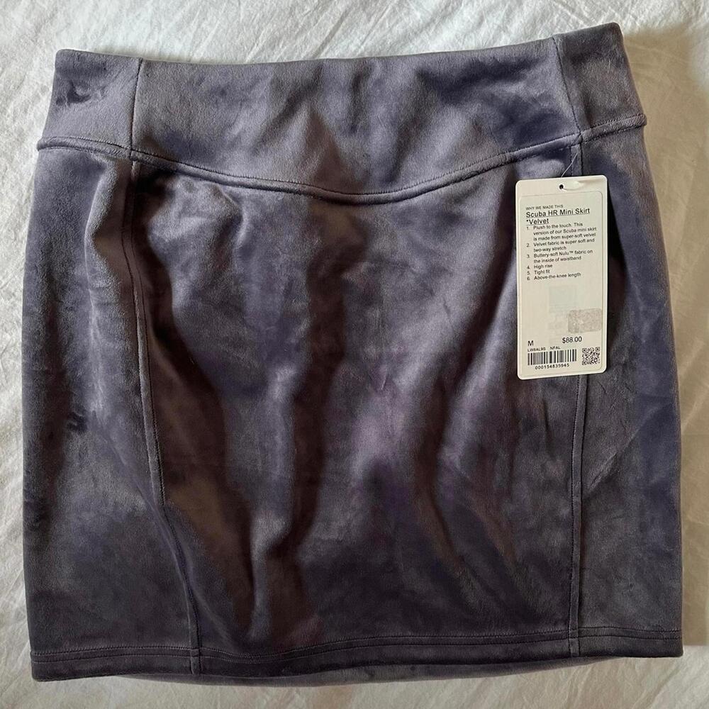 Lululemon Scuba High-Rise Mini Skirt Velvet Nightfall Size M - NWT - Picture 2 of 5